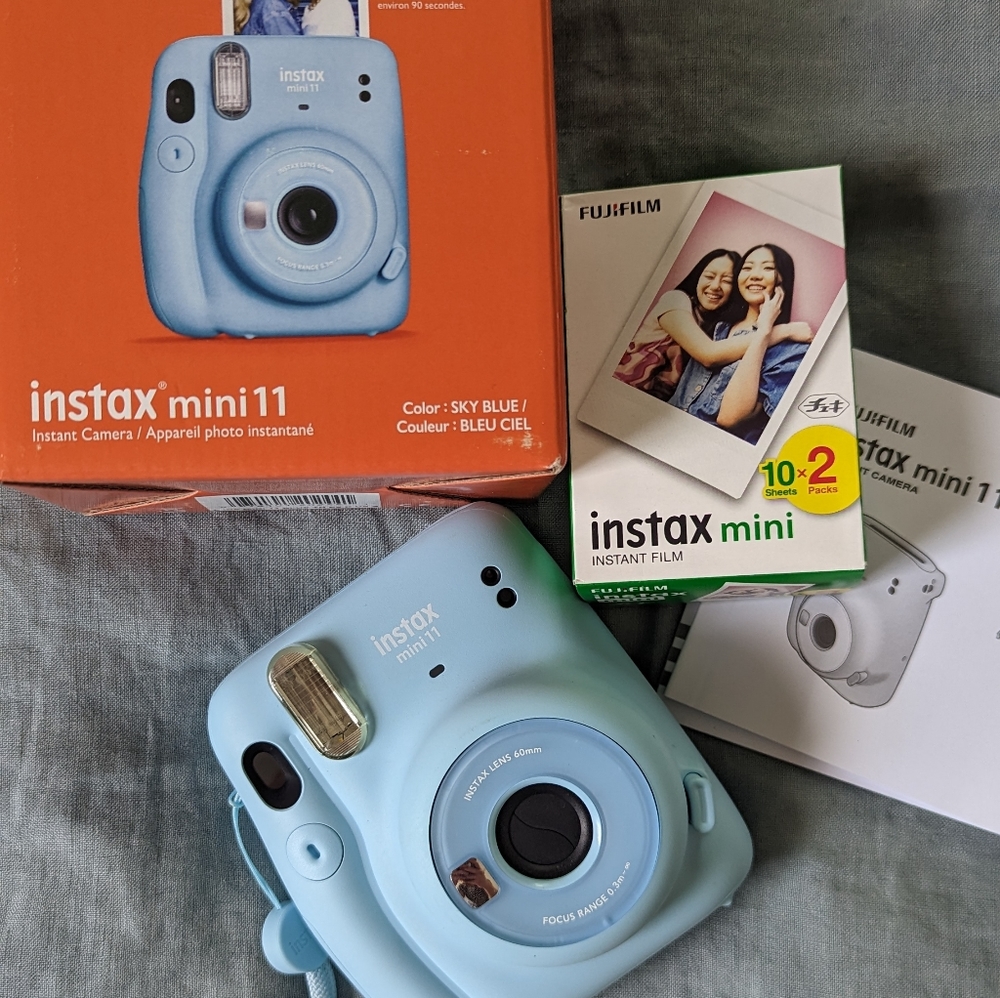 Sky Blue Fujifilm Instax Mini 11 Camera with film - LIKE NEW
